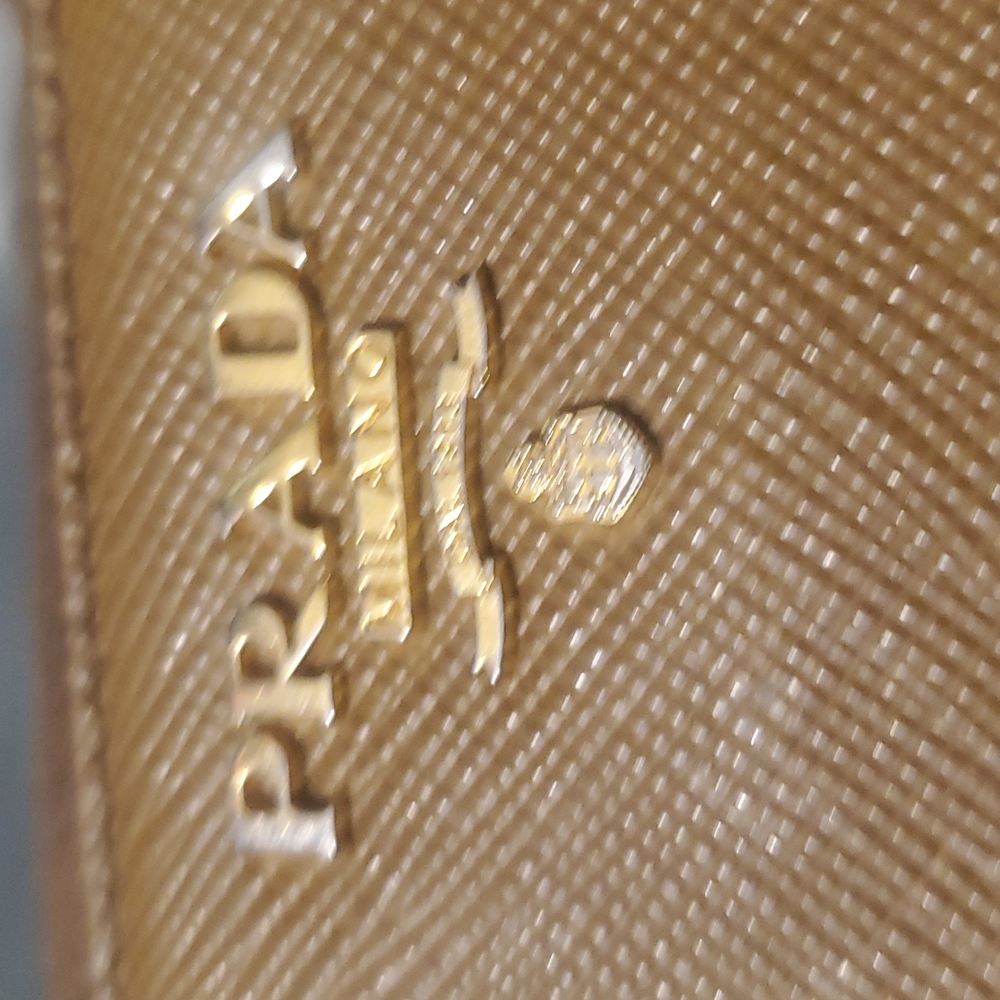 *AUTHENTC PRADA WALLET - Picture 17 of 17